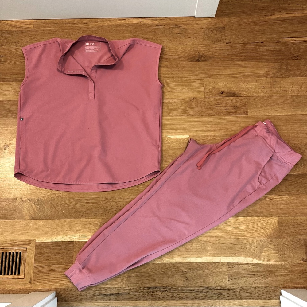 Figs Rafaela Mandarin Collar Scrub Top and Zamora Jogger Scrub Pant Chalk Pink